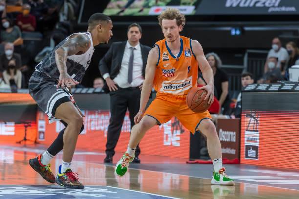 山脚下拉开 山脚下拉开